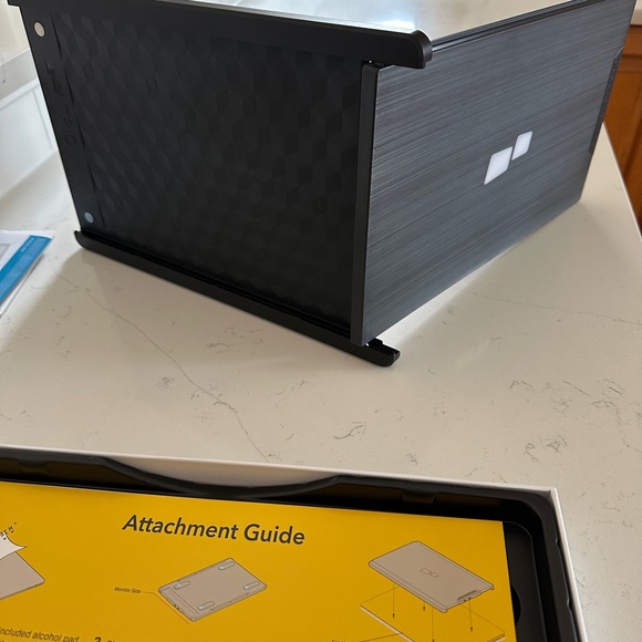 Laptop 2nd monitor extender- Mobile Pixels TRIO - Picture 5 of 11